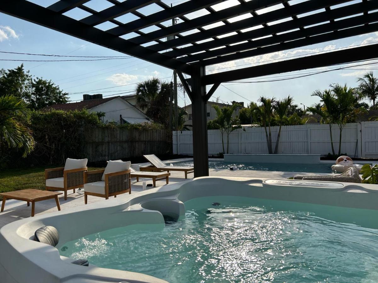 Jungle Cottage With Luxury Pool, Hot Tub And More! 沃思湖 外观 照片